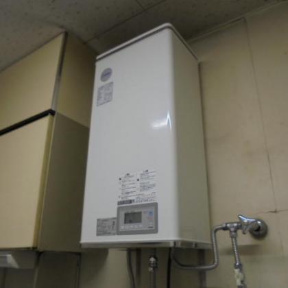 電気温水器 イトミック EW-30N4B-BT→EWR30BNN220A0 交換工事 | 板橋区｜給湯器交換｜施工事例｜ユニティープライム｜給湯器交換  キッチン水まわりリフォーム 町田 八王子 多摩